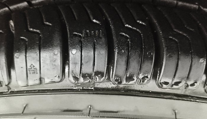 2016 Ford New Figo TREND 1.2 PETROL, Petrol, Manual, 92,442 km, Right Front Tyre Tread