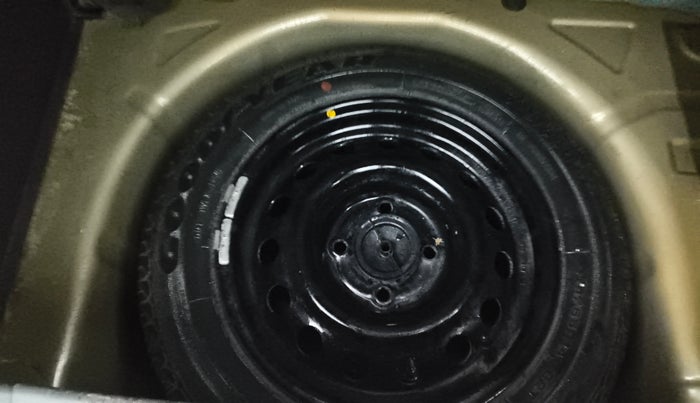 2016 Ford New Figo TREND 1.2 PETROL, Petrol, Manual, 92,442 km, Spare Tyre