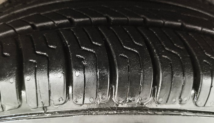 2016 Ford New Figo TREND 1.2 PETROL, Petrol, Manual, 92,442 km, Left Front Tyre Tread