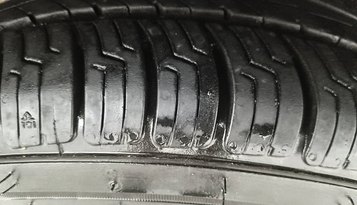 2016 Ford New Figo TREND 1.2 PETROL, Petrol, Manual, 92,442 km, Left Rear Tyre Tread