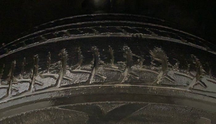 2016 Maruti Baleno DELTA PETROL 1.2, Petrol, Manual, 60,453 km, Right Front Tyre Tread