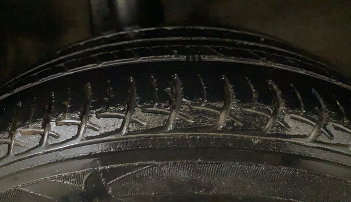 2016 Maruti Baleno DELTA PETROL 1.2, Petrol, Manual, 60,453 km, Right Rear Tyre Tread