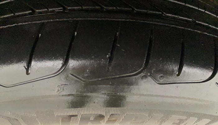 2019 MG HECTOR SHARP 1.5 DCT PETROL, Petrol, Automatic, 87,974 km, Left Front Tyre Tread