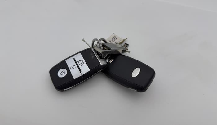 2020 KIA SELTOS HTX 1.5 PETROL, Petrol, Manual, 1,10,688 km, Key Close Up