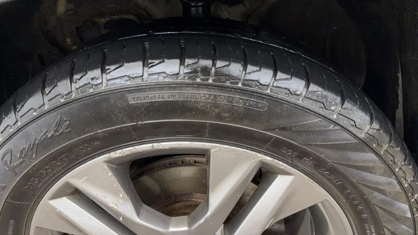 2020 KIA SELTOS HTX 1.5 PETROL, Petrol, Manual, 1,10,792 km, Left Front Tyre Tread
