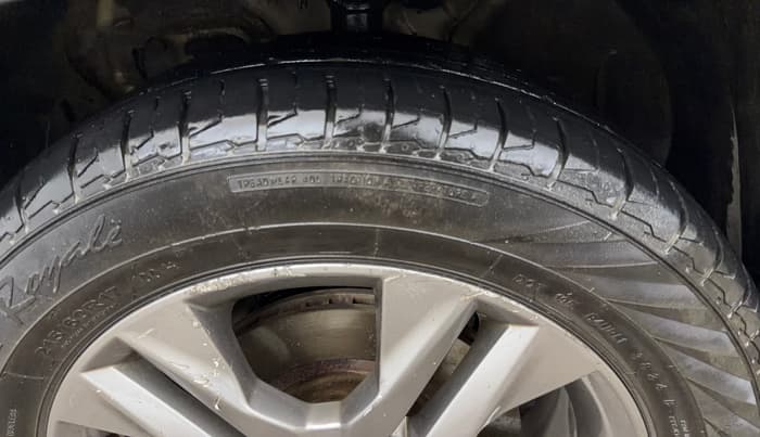 2020 KIA SELTOS HTX 1.5 PETROL, Petrol, Manual, 1,10,688 km, Left Front Tyre Tread