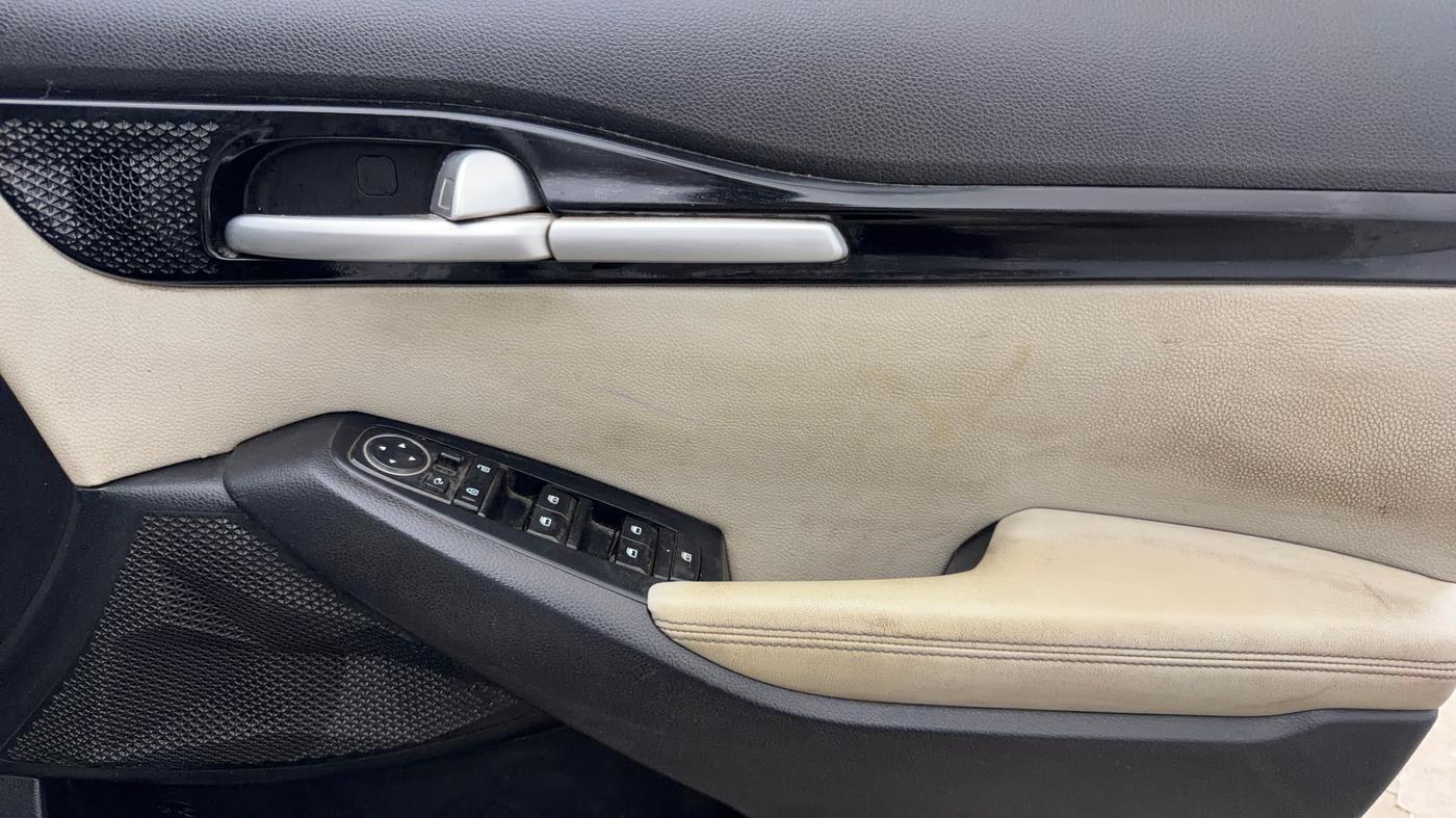 2020 KIA SELTOS HTX 1.5 PETROL, Petrol, Manual, 1,10,792 km, Driver Side Door Panels Control