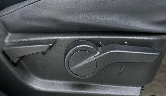 2021 Mahindra Thar LX PETROL HT 4WD AT, Petrol, Automatic, 31,551 km, Driver Side Adjustment Panel