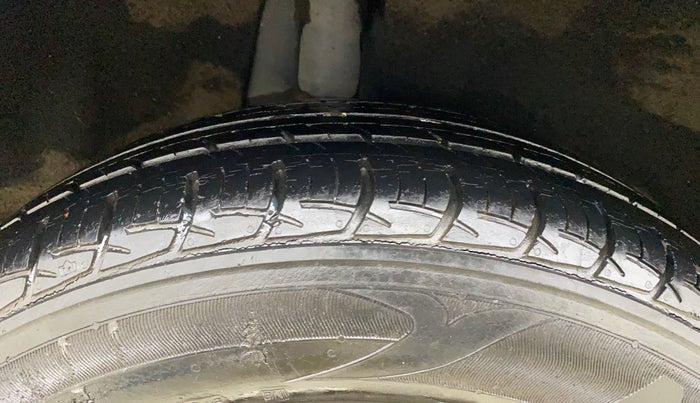 2016 Maruti Baleno DELTA PETROL 1.2, Petrol, Manual, 33,718 km, Right Rear Tyre Tread