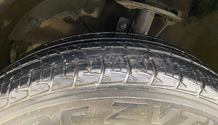 2016 Maruti Baleno DELTA PETROL 1.2, Petrol, Manual, 33,718 km, Left Front Tyre Tread