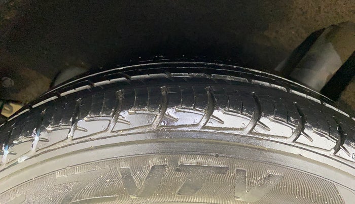 2016 Maruti Baleno DELTA PETROL 1.2, Petrol, Manual, 33,718 km, Left Rear Tyre Tread