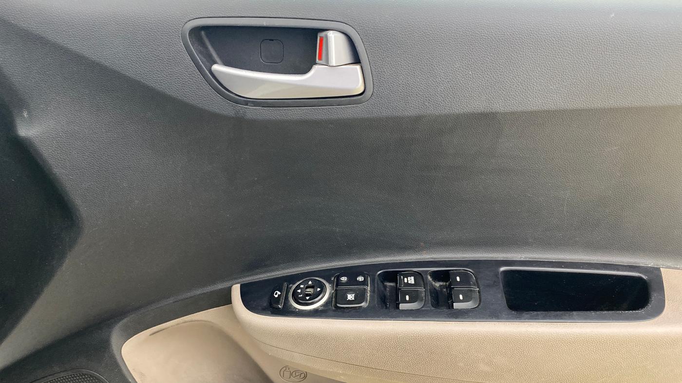 2019 Hyundai Grand i10 SPORTZ 1.2 KAPPA VTVT, CNG, Manual, 41,746 km, Driver Side Door Panels Control