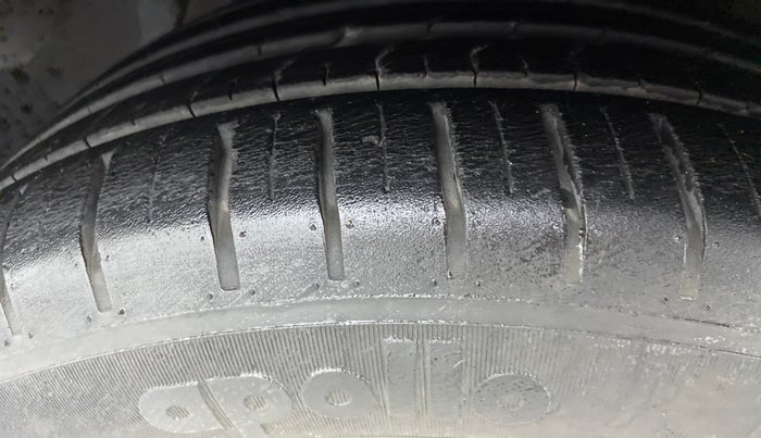 2018 Ford Figo Aspire 1.2 TITANIUM PETROL, Petrol, Manual, 21,193 km, Left Front Tyre Tread