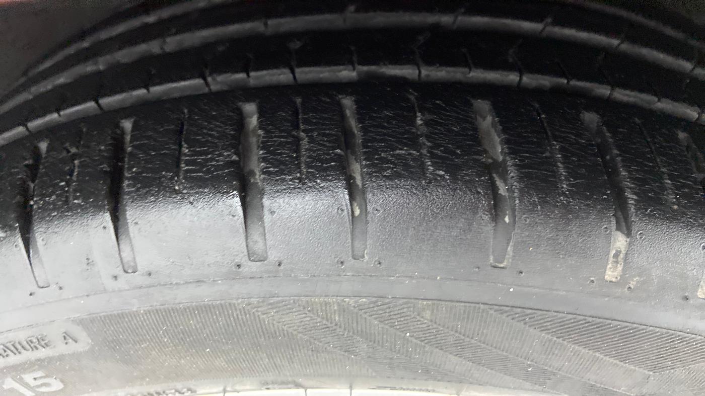2018 Ford Figo Aspire 1.2 TITANIUM PETROL, Petrol, Manual, 21,193 km, Right Front Tyre Tread