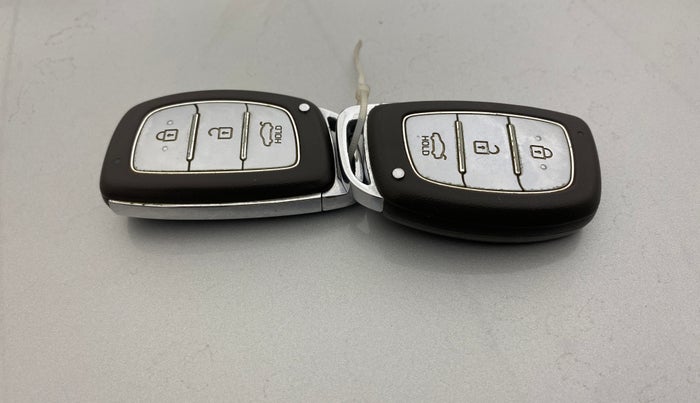 2016 Hyundai Grand i10 ASTA 1.2 KAPPA VTVT, Petrol, Manual, 76,149 km, Key Close Up