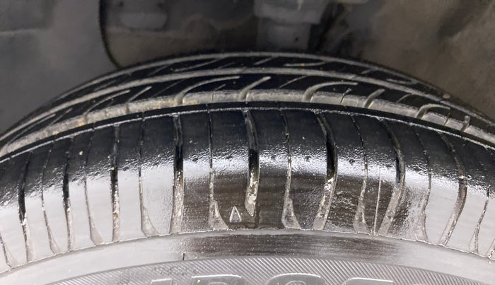 2015 Hyundai Elite i20 SPORTZ 1.2, Petrol, Manual, 24,133 km, Left Front Tyre Tread