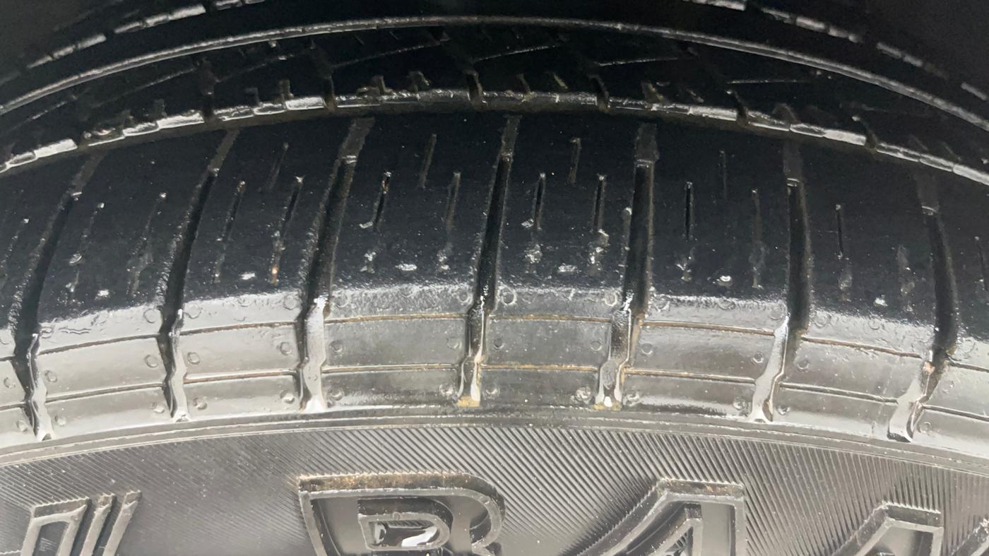 2023 Mahindra XUV700 AX 5 D AT 7 STR, Diesel, Automatic, 1,26,913 km, Right Front Tyre Tread