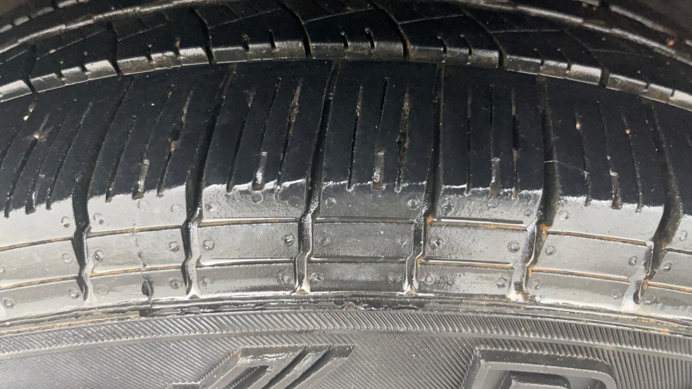 2023 Mahindra XUV700 AX 5 D AT 7 STR, Diesel, Automatic, 1,26,913 km, Right Rear Tyre Tread