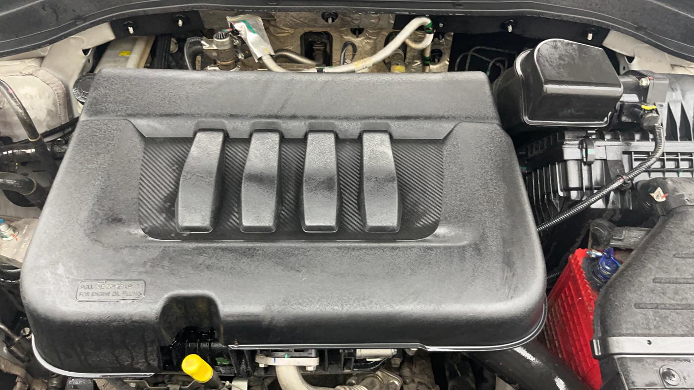 2023 Mahindra XUV700 AX 5 D AT 7 STR, Diesel, Automatic, 1,26,913 km, Engine View