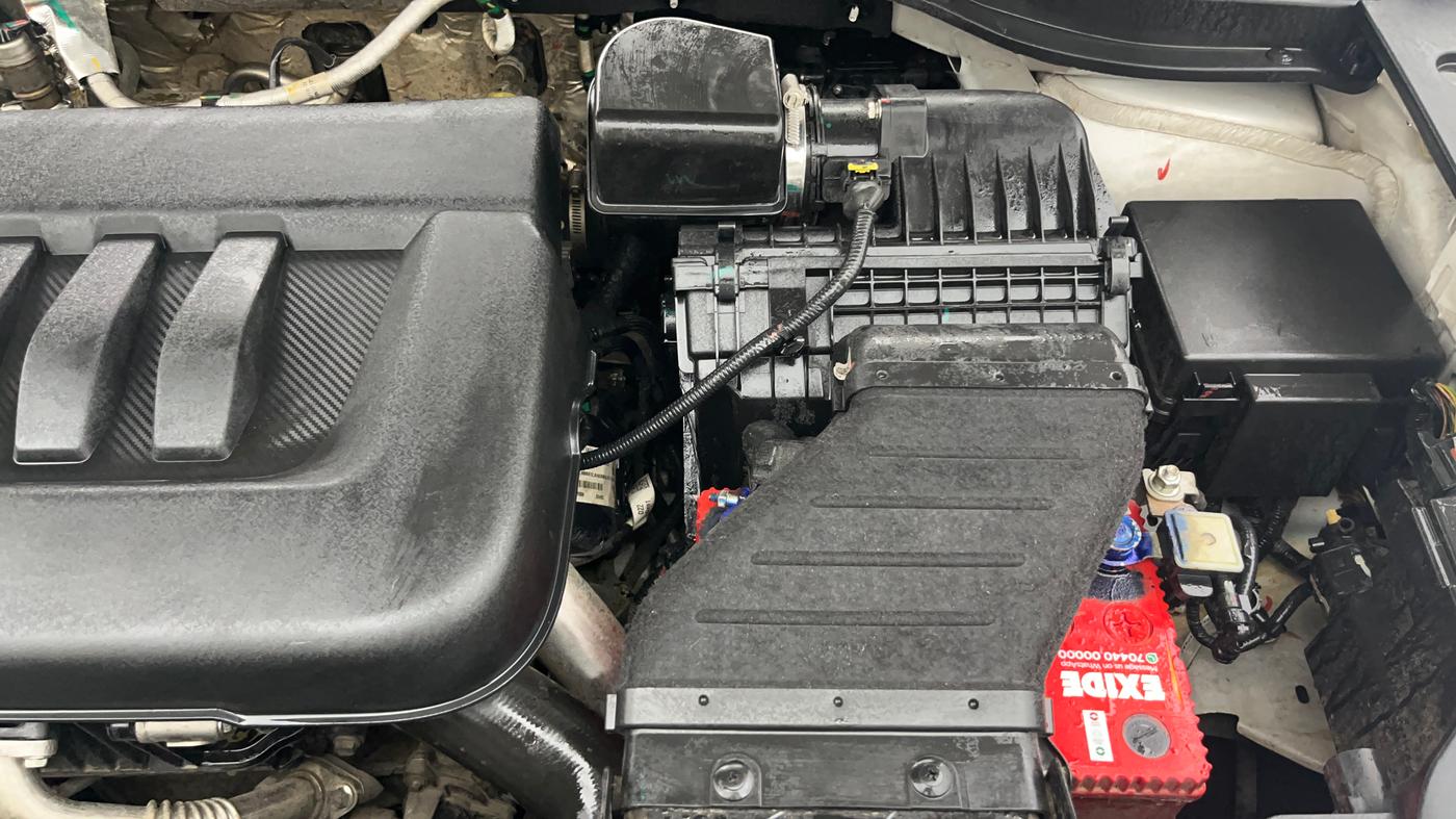 2023 Mahindra XUV700 AX 5 D AT 7 STR, Diesel, Automatic, 1,26,913 km, Engine View - Left