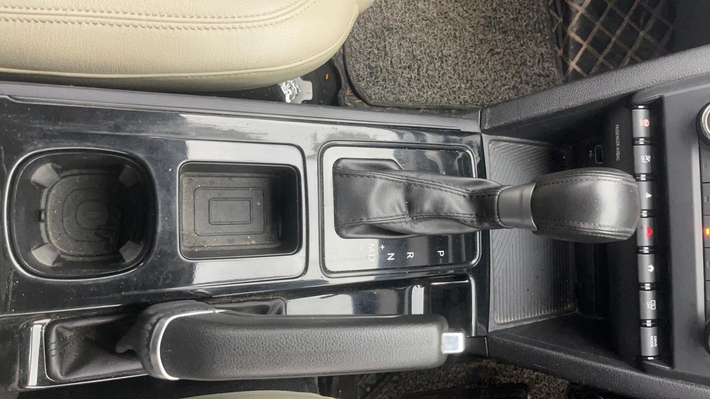 2023 Mahindra XUV700 AX 5 D AT 7 STR, Diesel, Automatic, 1,26,913 km, Gear Lever