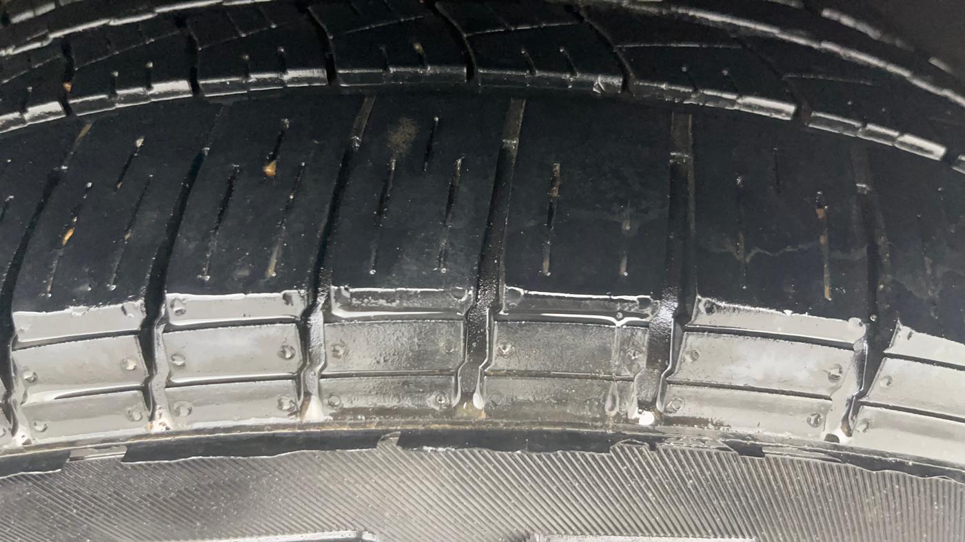 2023 Mahindra XUV700 AX 5 D AT 7 STR, Diesel, Automatic, 1,26,913 km, Left Rear Tyre Tread