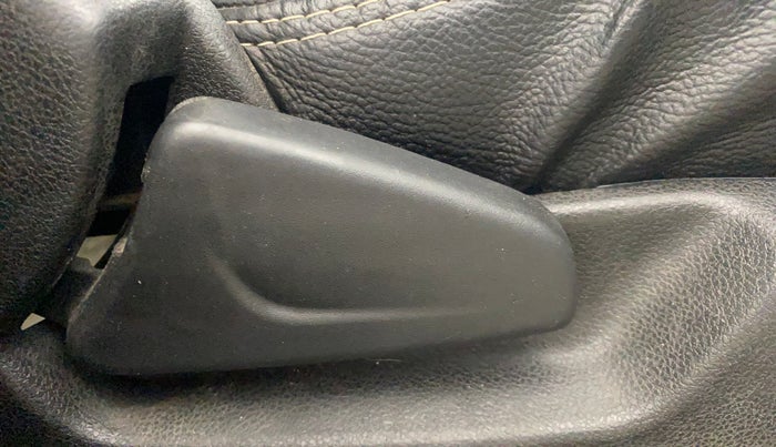 2018 Renault Kwid RXT 1.0, Petrol, Manual, 57,335 km, Driver Side Adjustment Panel