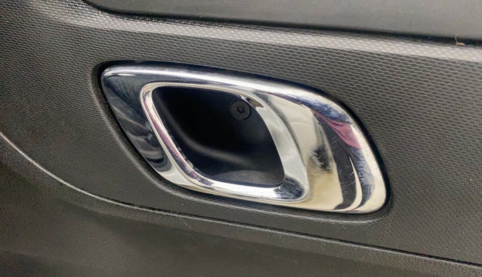 2018 Renault Kwid RXT 1.0, Petrol, Manual, 57,335 km, Driver Side Door Panels Control