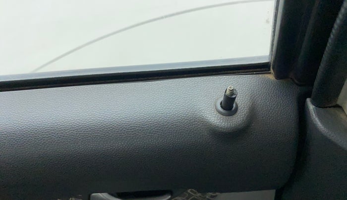 2017 Maruti Alto 800 LXI, Petrol, Manual, 42,417 km, Lock system - Door lock knob has minor damage