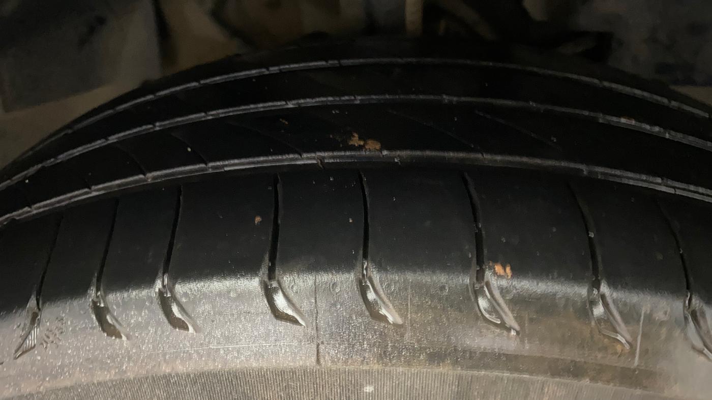2020 Tata NEXON XZA PLUS DIESEL, Diesel, Automatic, 1,40,771 km, Right Front Tyre Tread