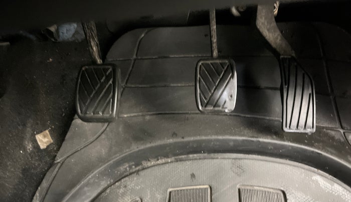 2016 Maruti Swift LXI (O), Petrol, Manual, 71,822 km, Pedals