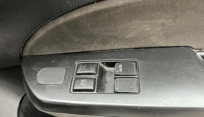 2016 Maruti Swift LXI (O), Petrol, Manual, 71,822 km, Driver Side Door Panels Control