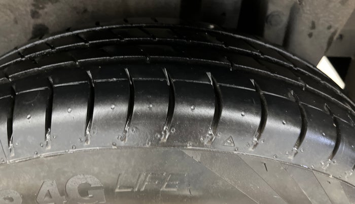 2016 Maruti Swift LXI (O), Petrol, Manual, 71,822 km, Left Rear Tyre Tread