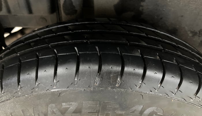 2016 Maruti Swift LXI (O), Petrol, Manual, 71,822 km, Right Rear Tyre Tread
