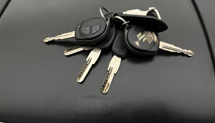 2016 Maruti Swift LXI (O), Petrol, Manual, 71,822 km, Key Close Up