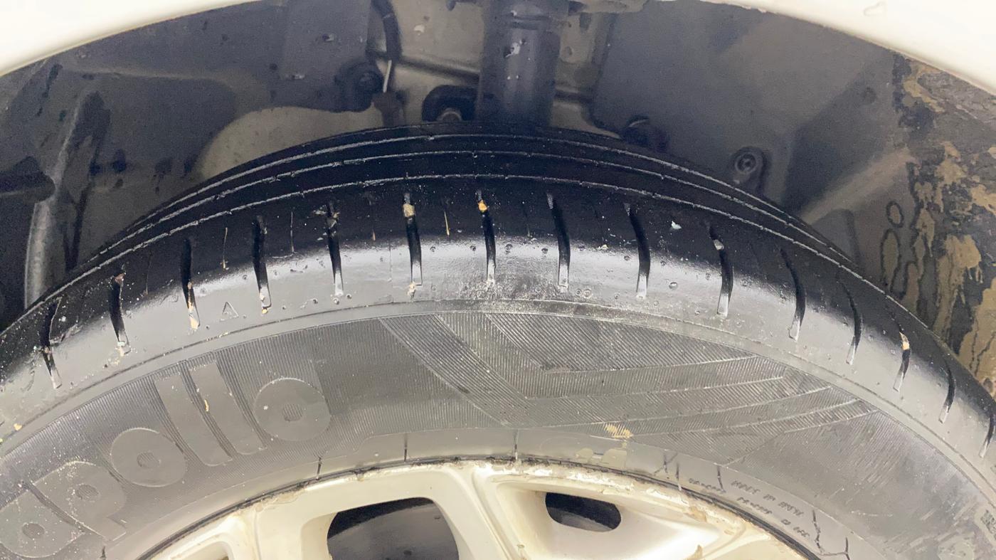 2016 Ford Ecosport TITANIUM 1.5L DIESEL, Diesel, Manual, 1,30,246 km, Right Front Tyre Tread