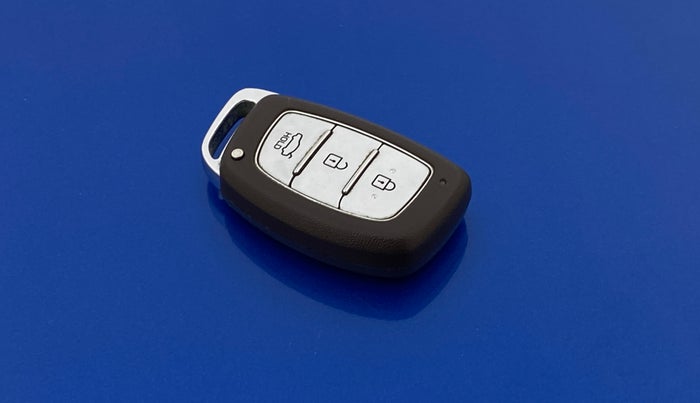 2017 Hyundai New Elantra 2.0 SX MT PETROL, Petrol, Manual, 48,625 km, Key Close Up