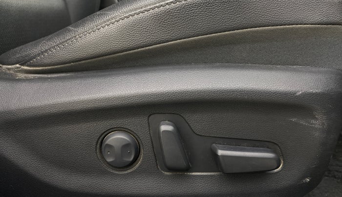 2017 Hyundai New Elantra 2.0 SX MT PETROL, Petrol, Manual, 48,625 km, Driver Side Adjustment Panel