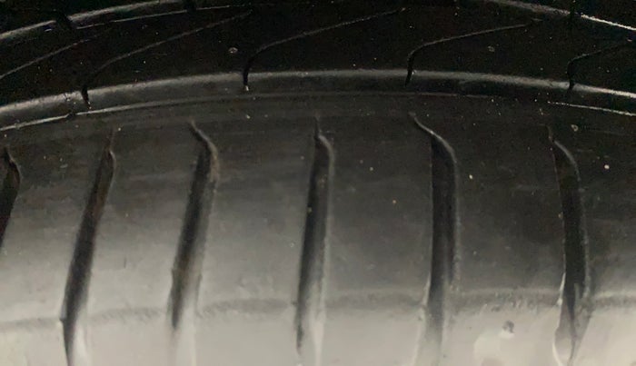 2015 Ford Ecosport TITANIUM 1.5L DIESEL (OPT), Diesel, Manual, 79,090 km, Right Front Tyre Tread