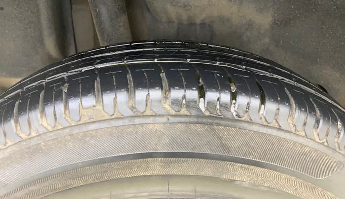 2020 Maruti Swift VXI AMT, Petrol, Automatic, 7,372 km, Right Rear Tyre Tread