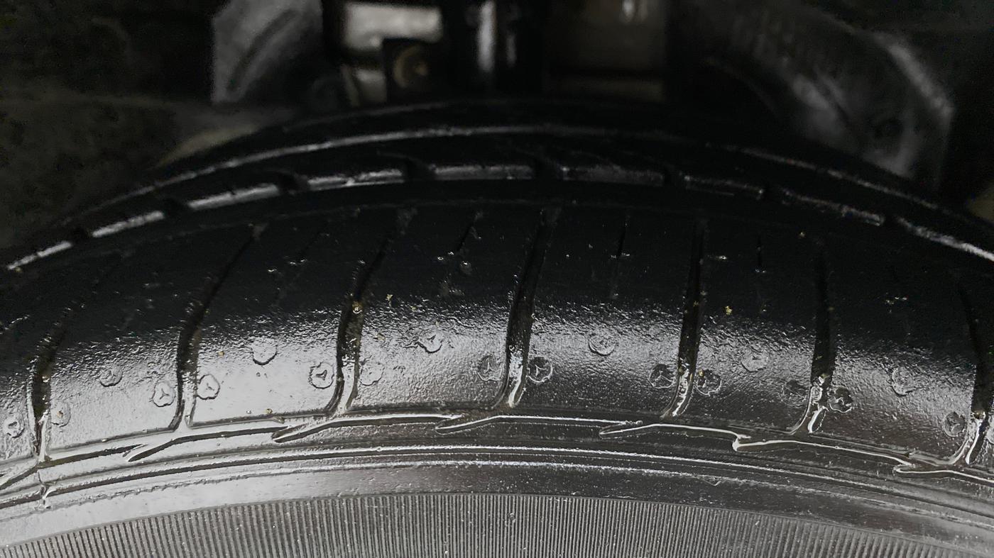 2018 Ford FREESTYLE TITANIUM PLUS 1.2 PETROL, Petrol, Manual, 42,024 km, Right Front Tyre Tread