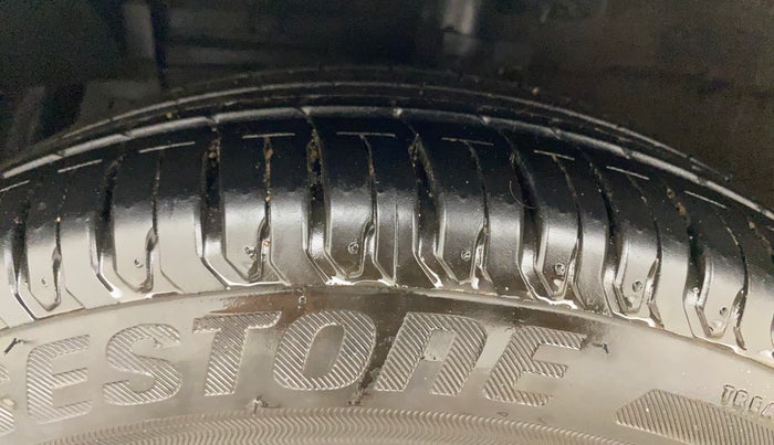 2018 Maruti Ciaz ZETA 1.5 SHVS MT PETROL, Petrol, Manual, 93,365 km, Left Front Tyre Tread