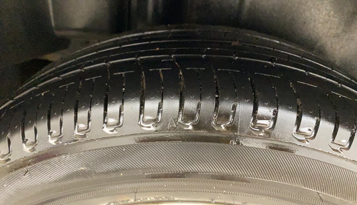 2018 Maruti Ciaz ZETA 1.5 SHVS MT PETROL, Petrol, Manual, 93,365 km, Right Rear Tyre Tread