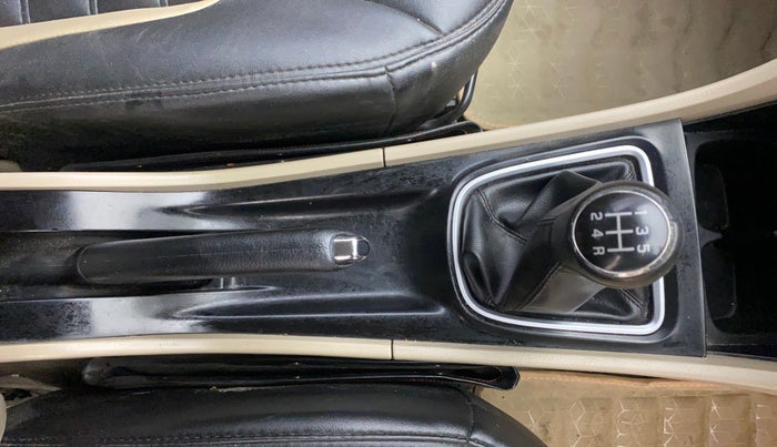 2018 Maruti Ciaz ZETA 1.5 SHVS MT PETROL, Petrol, Manual, 93,365 km, Gear Lever