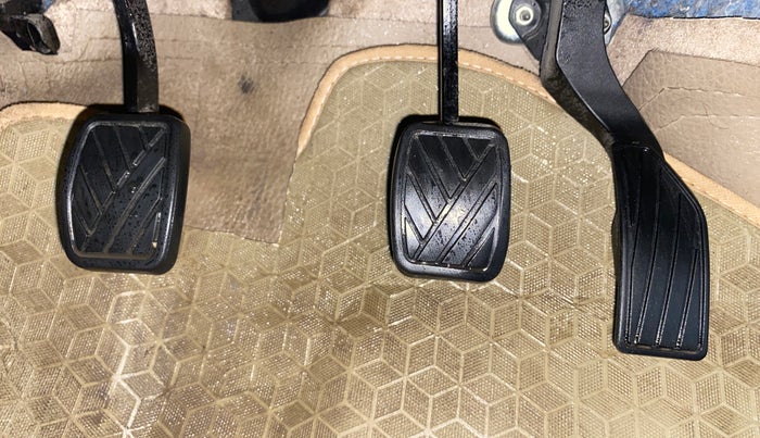 2018 Maruti Ciaz ZETA 1.5 SHVS MT PETROL, Petrol, Manual, 93,365 km, Pedals