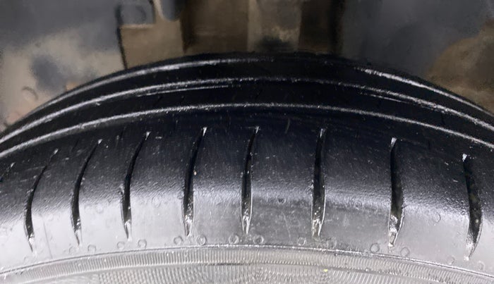 2016 Renault Kwid RXT, Petrol, Manual, 80,326 km, Left Front Tyre Tread
