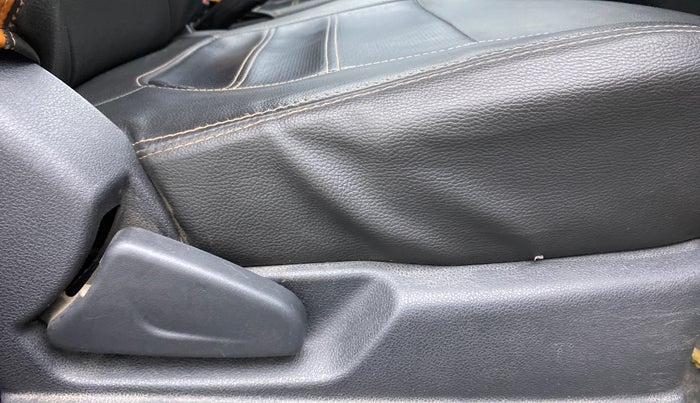 2016 Renault Kwid RXT, Petrol, Manual, 80,326 km, Driver Side Adjustment Panel