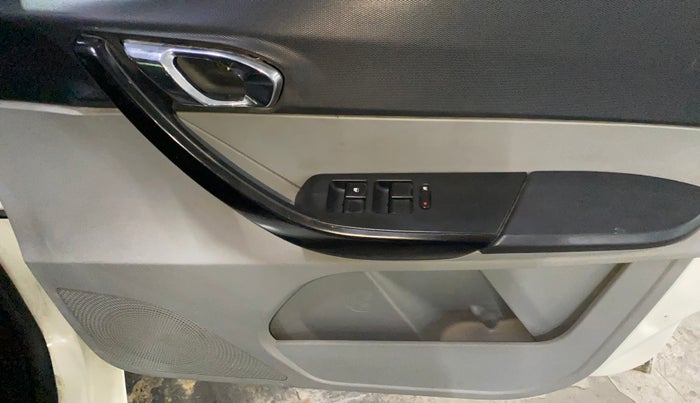 2020 Tata Tiago XZ PETROL, Petrol, Manual, 76,649 km, Driver Side Door Panels Control