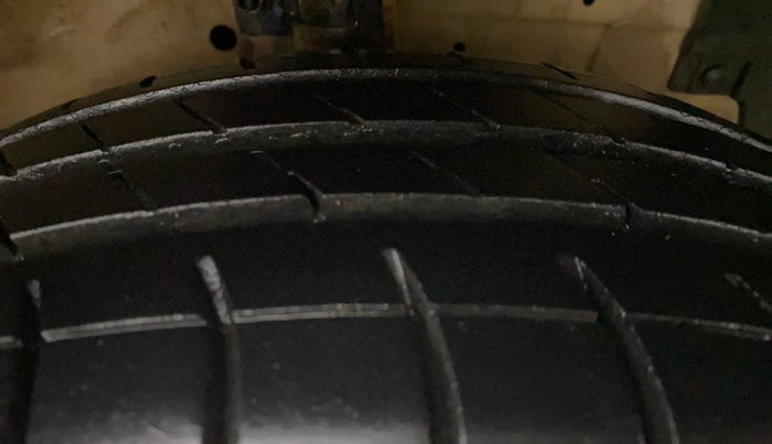 2015 Maruti Ertiga VXI, Petrol, Manual, 1,25,661 km, Right Front Tyre Tread