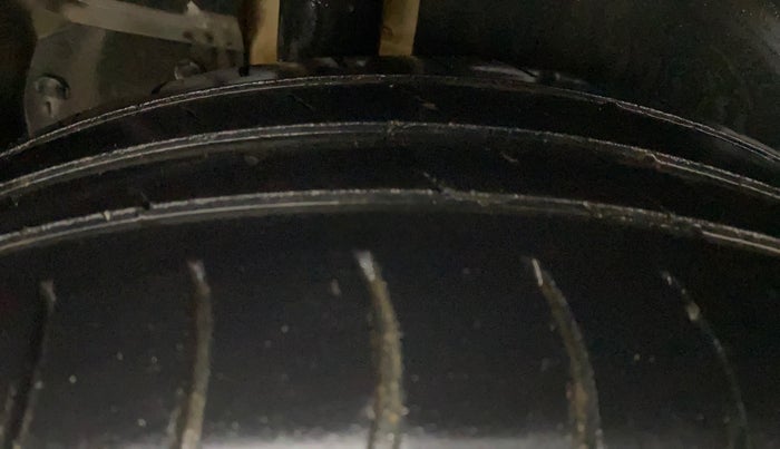 2015 Maruti Ertiga VXI, Petrol, Manual, 1,25,661 km, Right Rear Tyre Tread